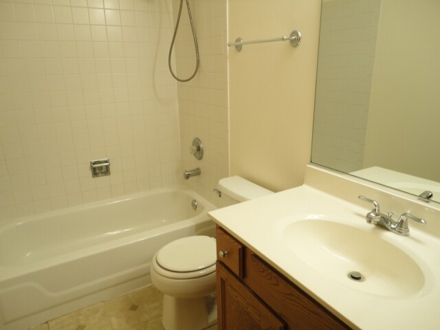 Building Photo - 14029 S Lakeridge Dr