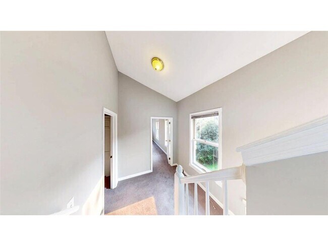 Building Photo - 520 Hanlon Ave
