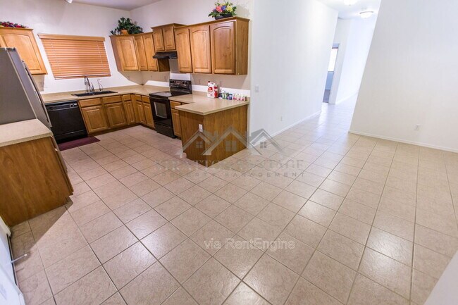 Building Photo - 945 E Blue Spruce Ln