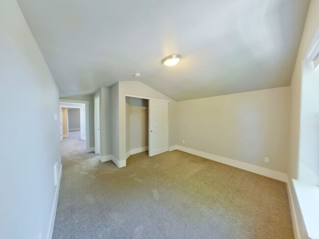 Building Photo - 335-337 NW 18th St.