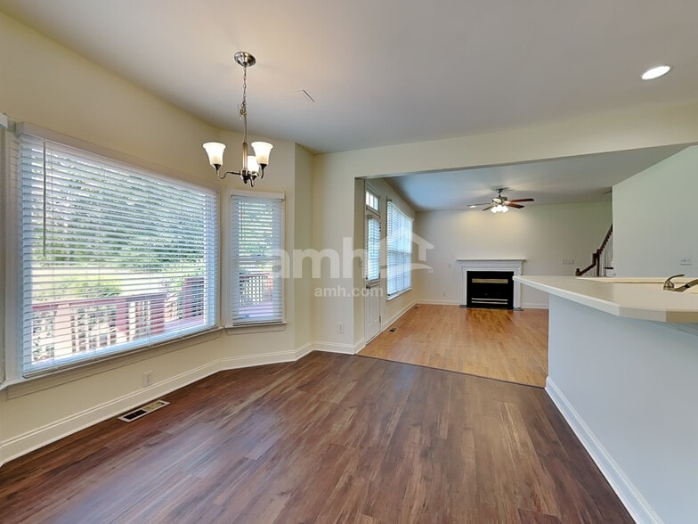 Building Photo - 2402 Clovelly Ct