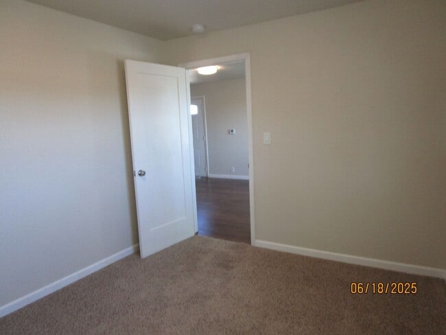 Building Photo - 4177 W Muller Rd