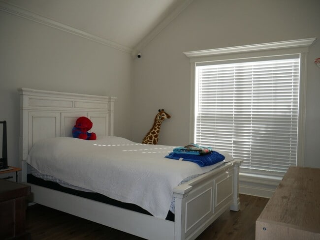 Building Photo - 4 bedroom home in Crestwood S/D