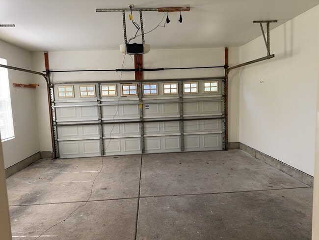 Building Photo - 2216 Evergreen Cir