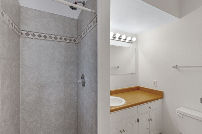 Building Photo - 3 bedroom home in Quail Meadows for rent