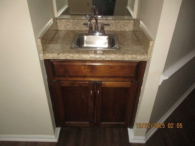 Building Photo - 2110 Lennox St