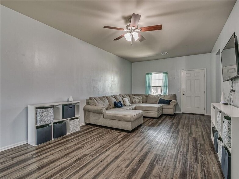 Building Photo - 1912 Autumn Way