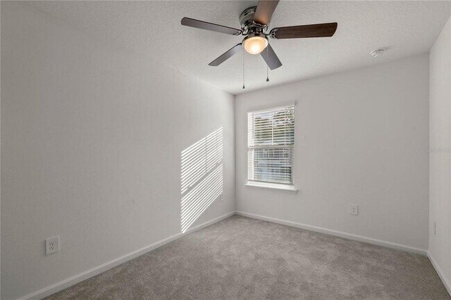 Building Photo - 3600 SE 37th Ct
