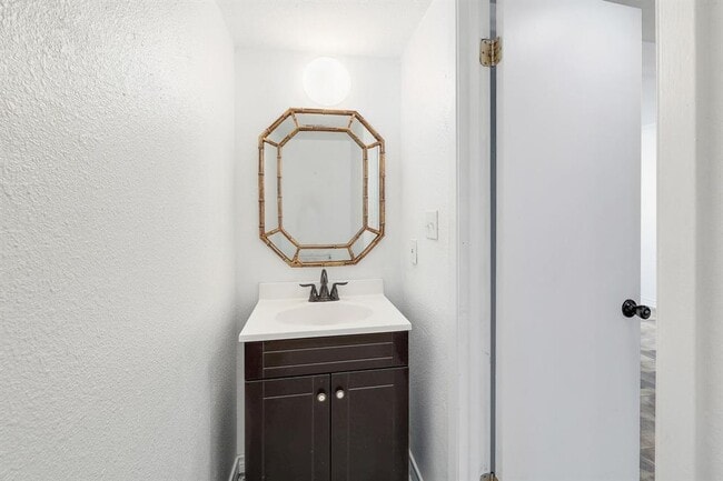 Building Photo - 9534 Quail Village Ln