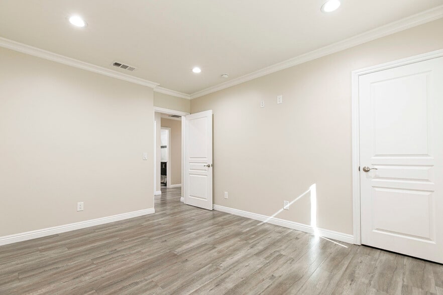 Building Photo - 8215 Saint Clair Ave