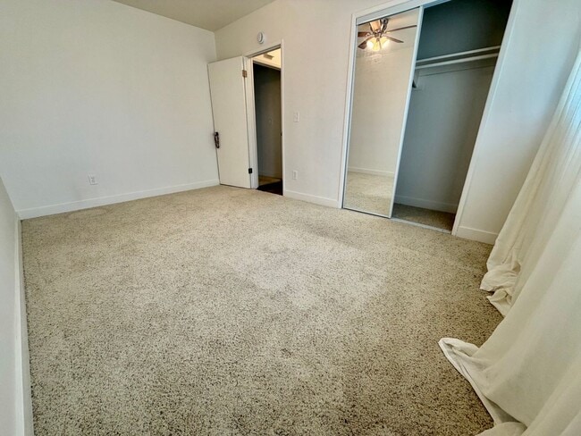 Building Photo - Spacious 2BD with Private Laundry Room, Garage Parking & Private Entrance