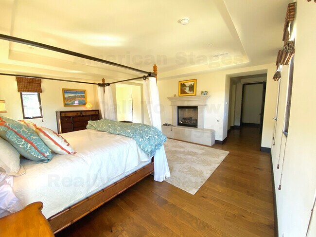 Building Photo - 347 Island Oak Ln