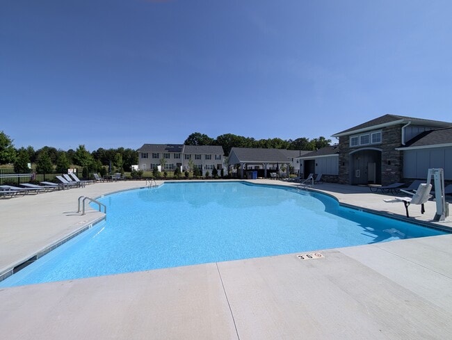 Building Photo - 1664 Hallview Ct