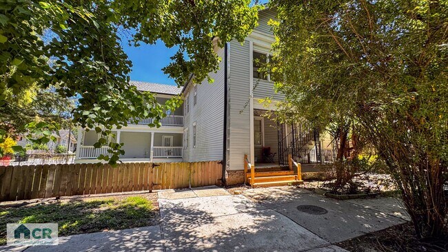 Primary Photo - 1533-1533 Lowerline St