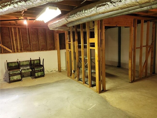Building Photo - 3798 Lee Ridge Way SW