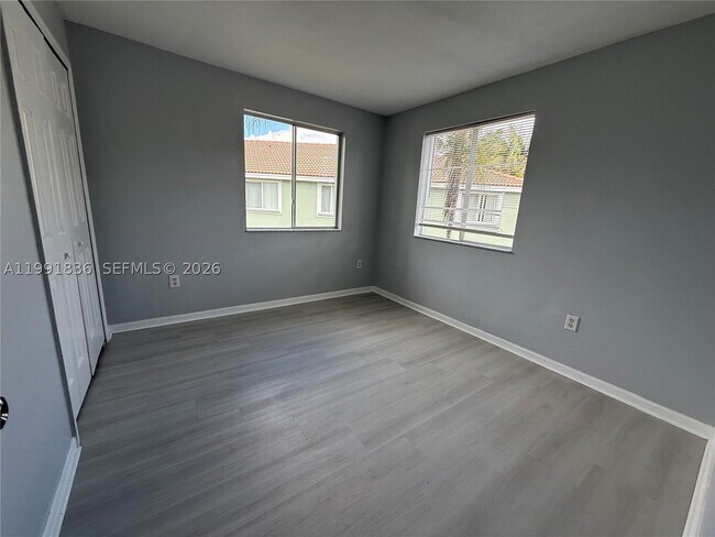 Building Photo - 1586 SE 27th Ct