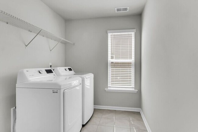 Building Photo - 425 Ribiero Dr