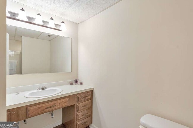Building Photo - 1502 Rockcrest Way