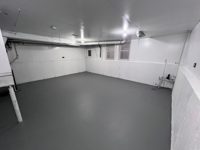 Building Photo - 1637 Sheffield Dr