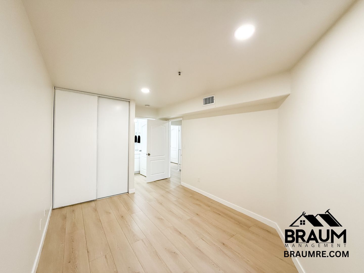 Building Photo - 7323 Winnetka Ave