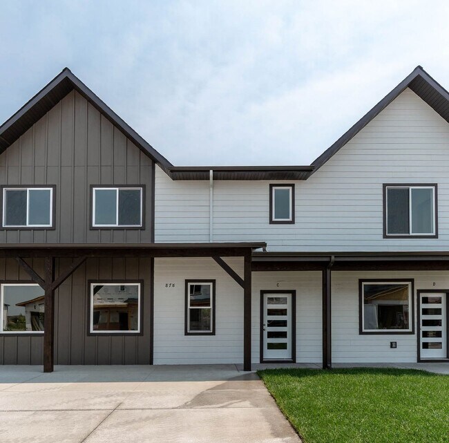 Building Photo - 2-Story Urban Triplex at a modern community featuring 3 Bedrooms 2.5 Bathrooms