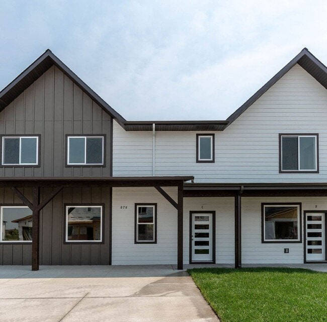 Building Photo - 2-Story Urban Triplex at a modern community featuring 3 Bedrooms 3 Bathrooms