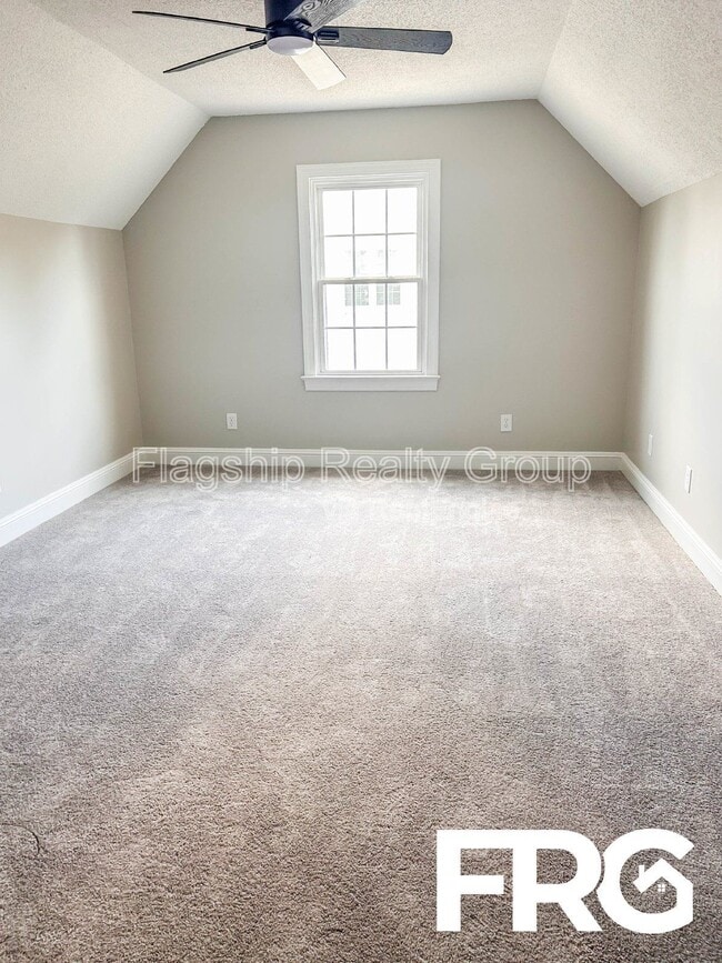 Building Photo - 232 N Marion Dr
