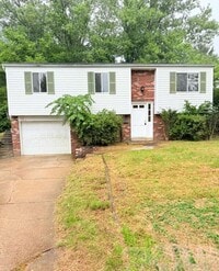 Building Photo - Beautiful UPDATED 3bd 2ba Home in Penn Hills!