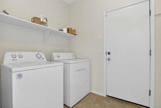 Building Photo - 18711 E Raven Dr