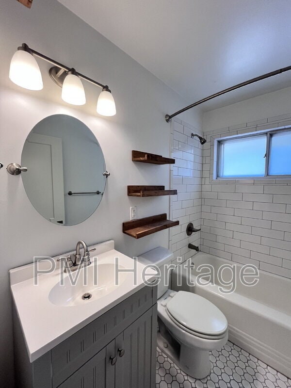 Building Photo - 1139 N Sunset Dr