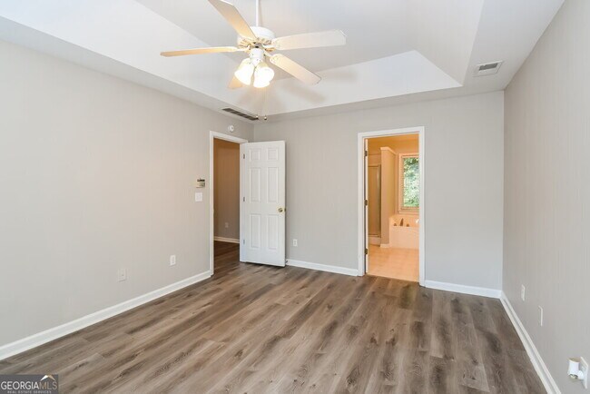 Building Photo - 38 Wesley Dr