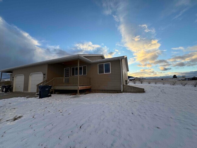 Building Photo - 4 Cedar Waxwing Rd