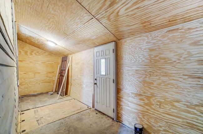 Building Photo - Spacious 3 Bedroom in Hamilton!