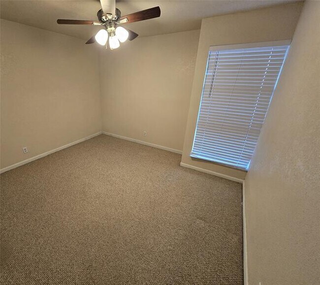 Building Photo - 8236 9th Ct