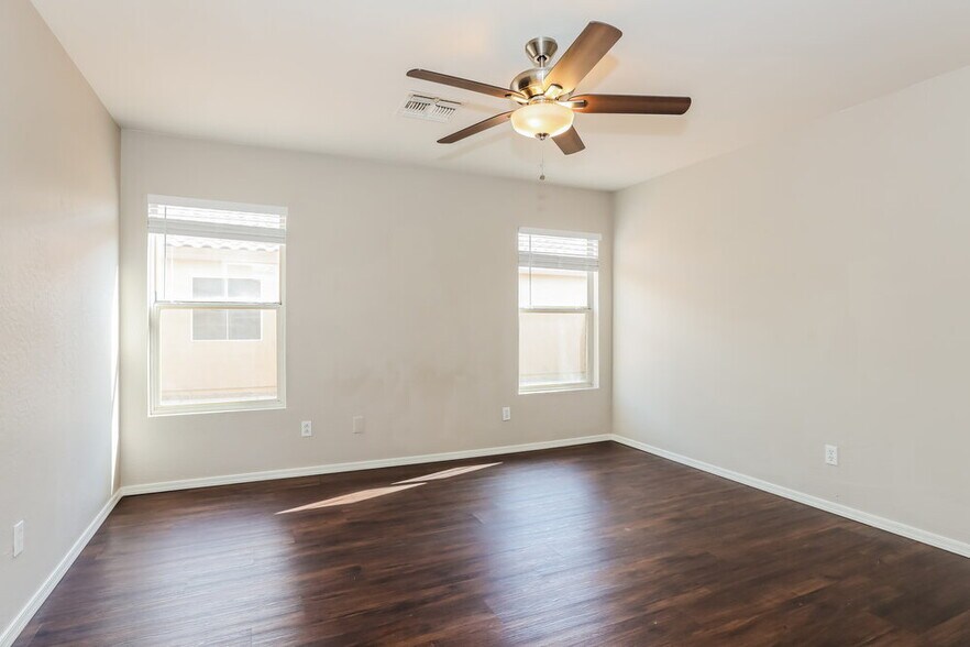 Building Photo - 12005 W Corrine Dr