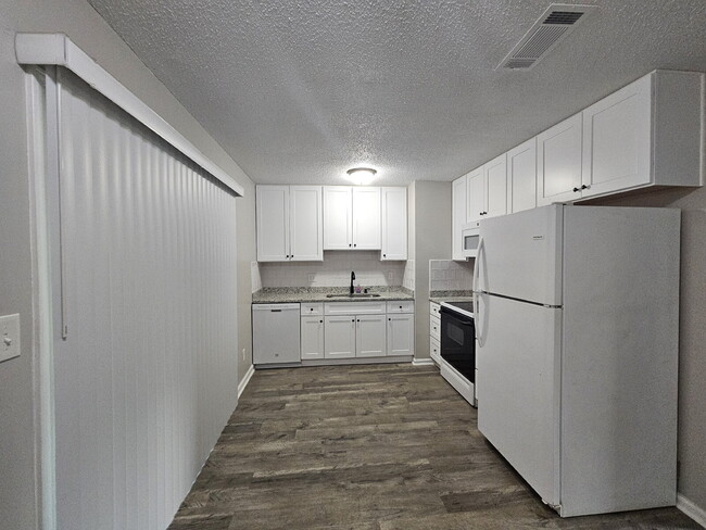 Building Photo - 2958 Sky Crest Dr