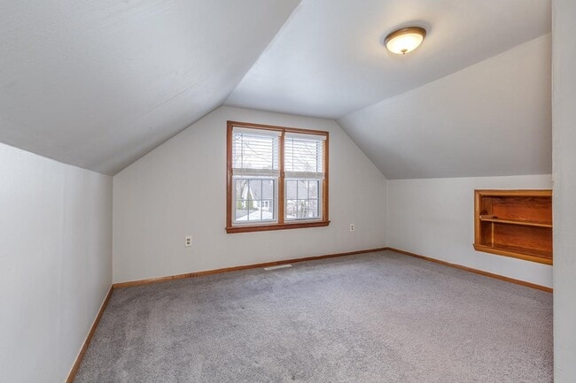 Building Photo - 48 Beacon St