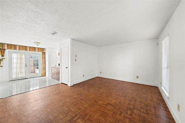 Building Photo - 9308 Westwood Village Dr