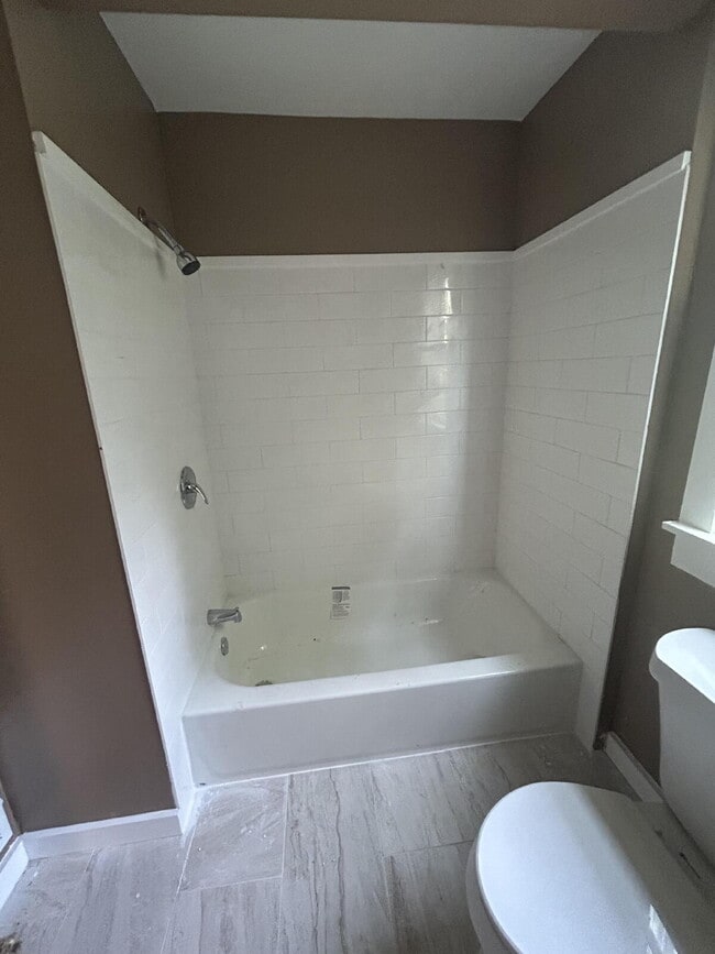 Building Photo - Hubbell Avenue Rental—Where Comfort Meets Value