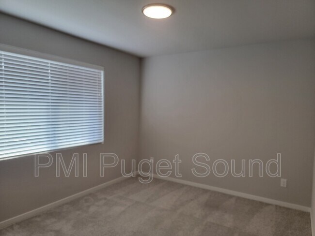 Building Photo - 33473 Poplar Ave SE