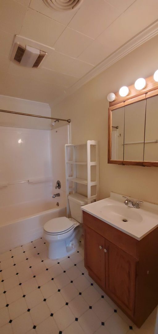 Primary Photo - 516 N Adams St