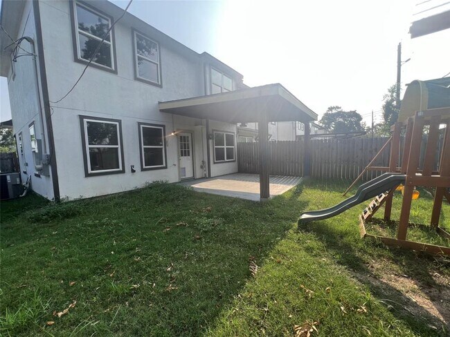 Building Photo - 9823 Bamboo Rd