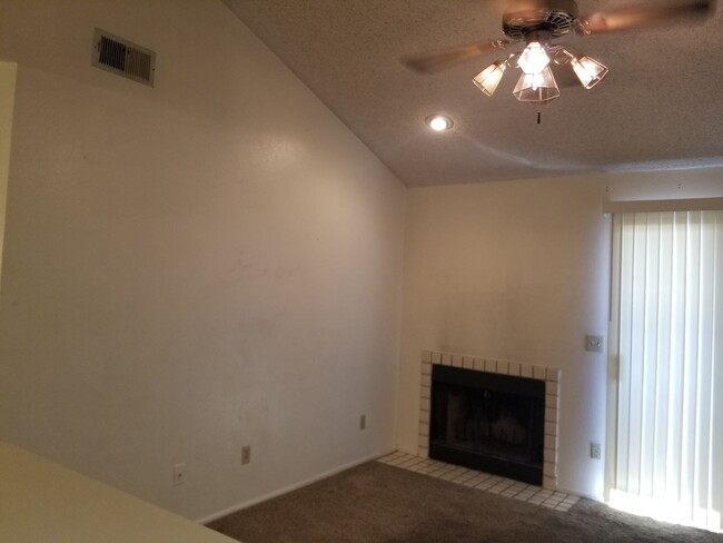 Building Photo - COMING SOON 2 BEDROOM 2 BATH CONDO IN MESA!!!