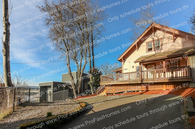 Building Photo - 3232 N Michigan Ave