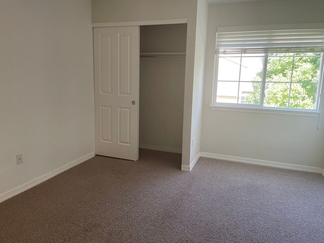 Building Photo - 805 Summer Hawk Dr