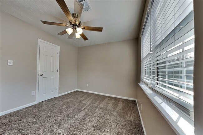 Building Photo - 554 Sherwood Oaks Rd