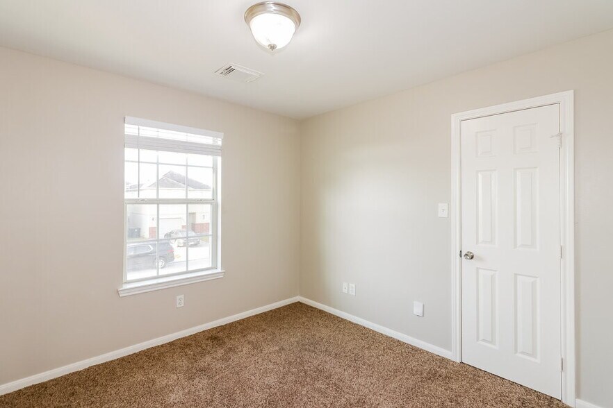 Building Photo - 4906 N Cancun Dr