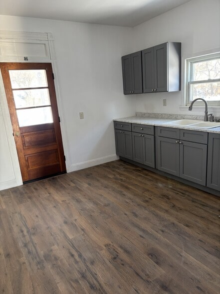 Building Photo - 615 Broad St