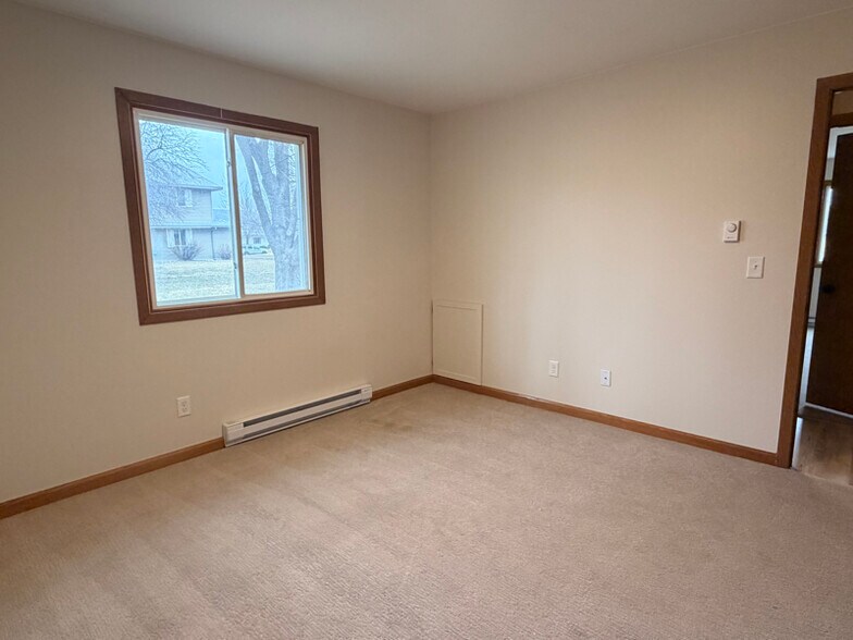 Building Photo - 1009 Boxelder Ave