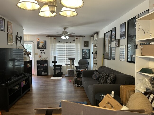 Building Photo - 36 Country Walk Dr